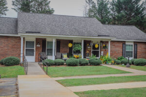 A one story brick apartment building